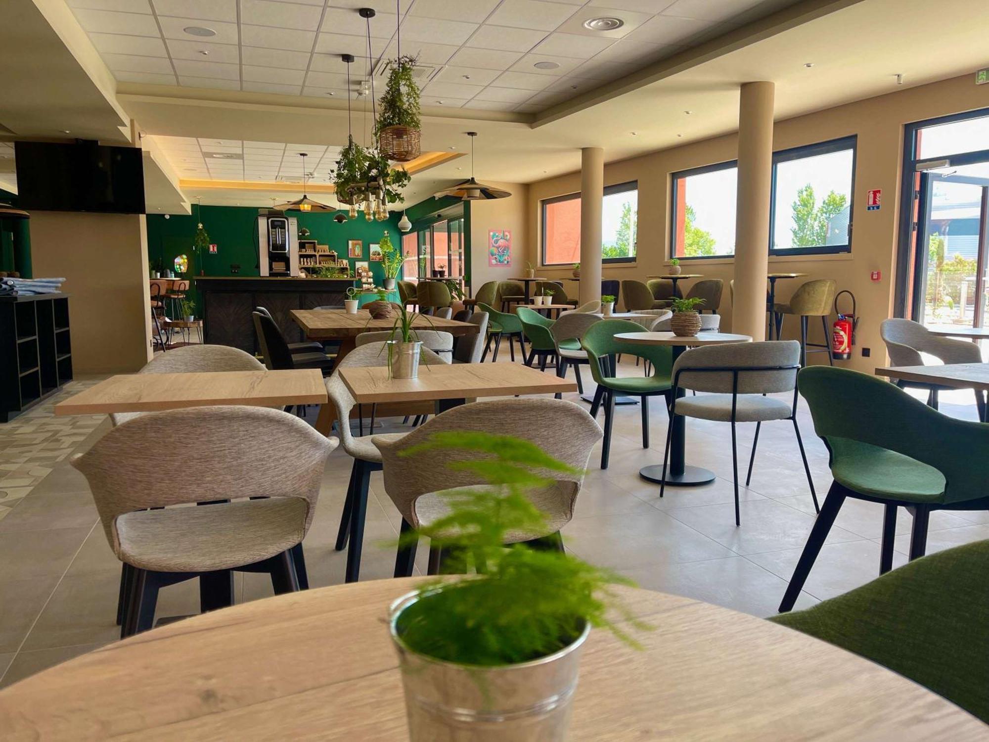Ibis Budget Porte De Camargue Saint-Martin-de-Crau Eksteriør bilde