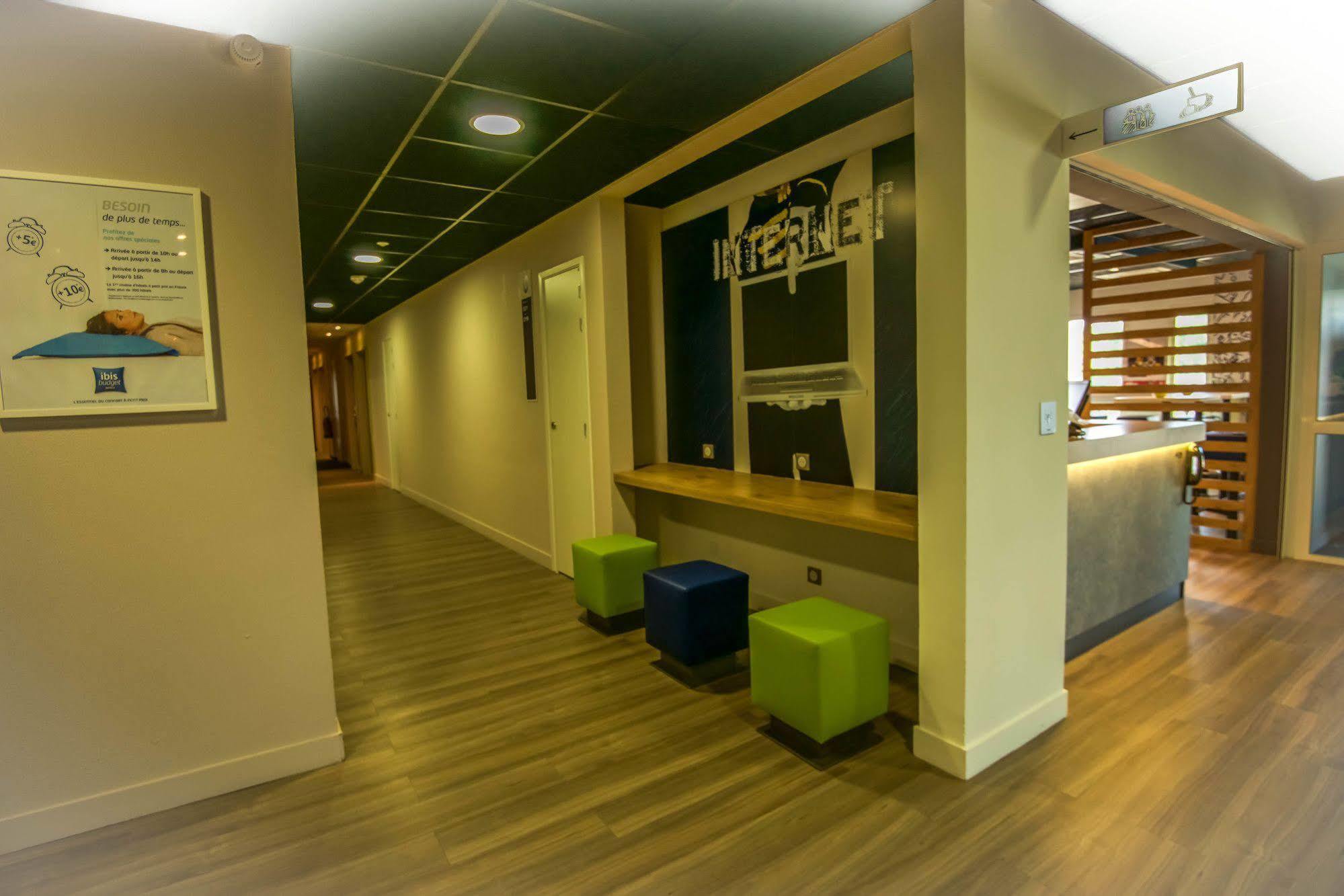 Ibis Budget Porte De Camargue Saint-Martin-de-Crau Eksteriør bilde