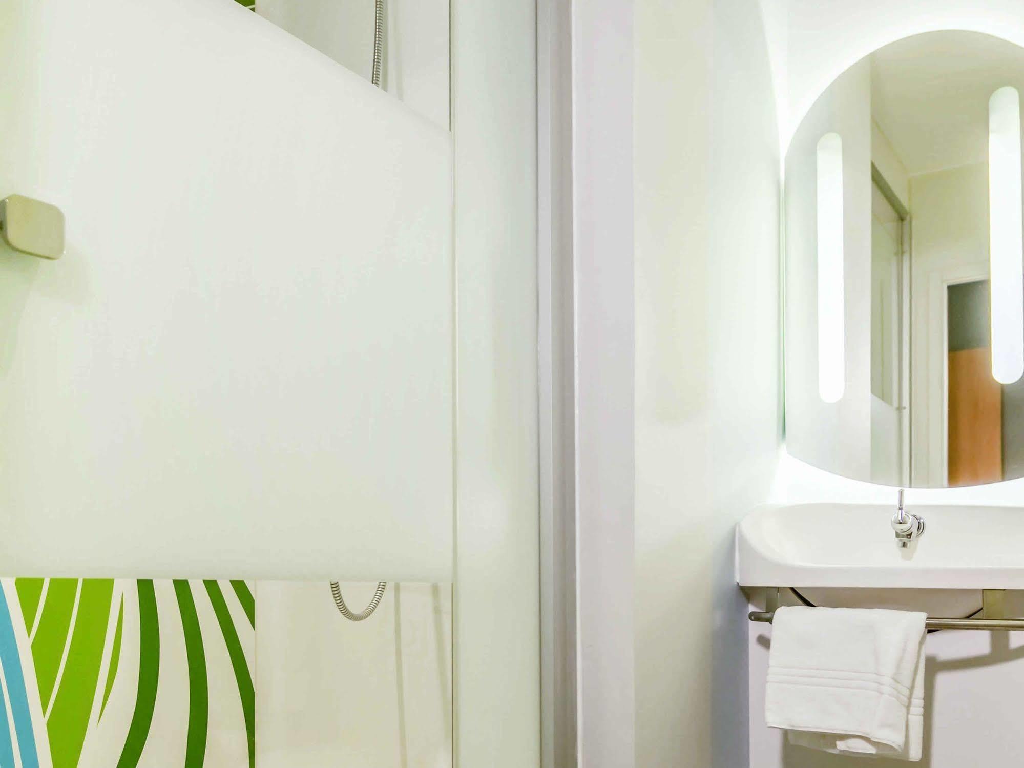 Ibis Budget Porte De Camargue Saint-Martin-de-Crau Eksteriør bilde