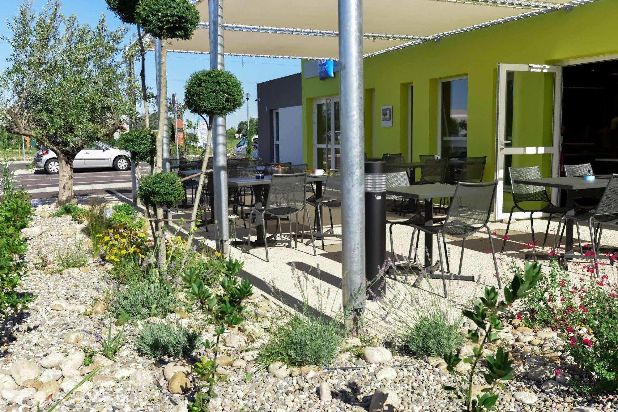 Ibis Budget Porte De Camargue Saint-Martin-de-Crau Eksteriør bilde